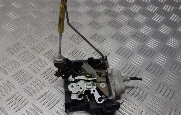 Audi A3 S3 8L Front door lock 8L1837016C