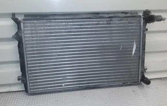 Volkswagen Jetta V Coolant radiator 