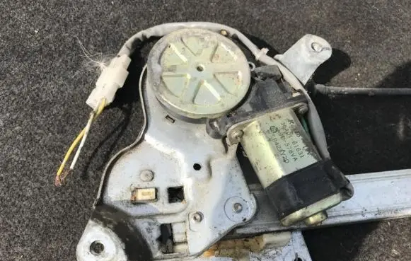 Mazda 626 Rear door window regulator motor 3640161631 36401-61631