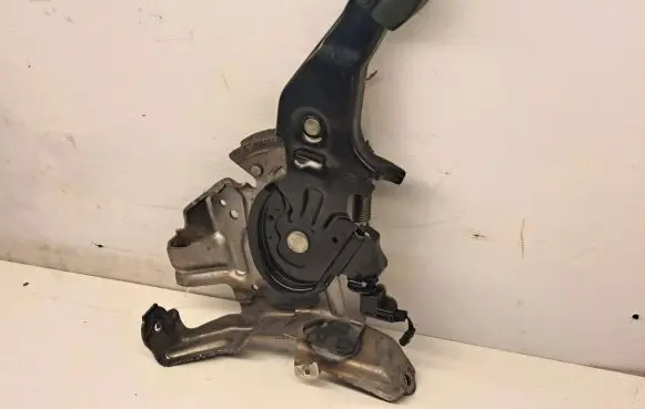 Lexus RX 330 - 350 - 400H Hand brake release handle 