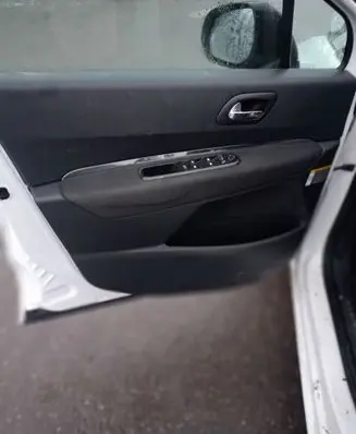Peugeot 5008 Front door card panel trim