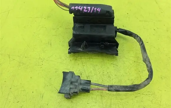 Opel Vectra C Coolant fan relay 1379151