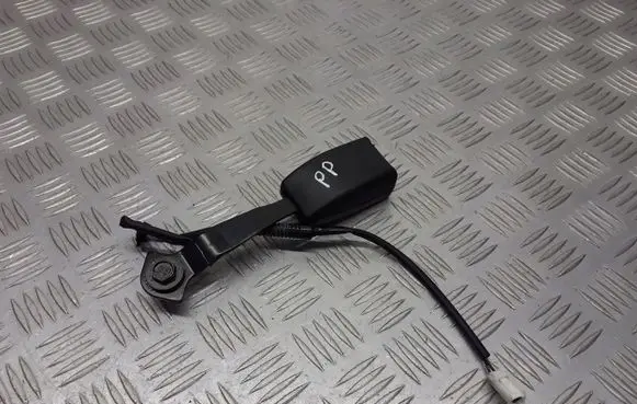 Mazda 2 Front seatbelt buckle