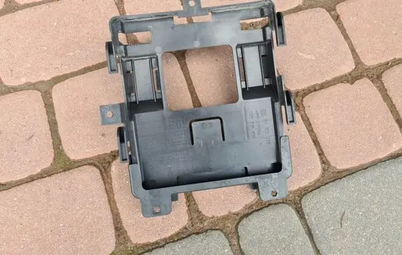 Opel Insignia B Other engine bay part 84127775