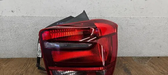 BMW 1 F20 F21 Rear/tail lights 7270098 9006571