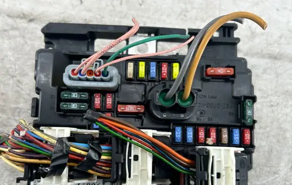 Peugeot 308 BSM Control unit 9667199780
