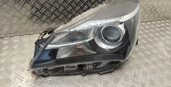 Toyota Yaris Headlight/headlamp