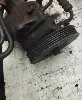 Mazda 626 Power steering pump 0009381175