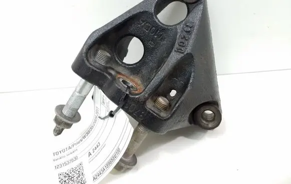 Toyota Prius (XW30) Engine mounting bracket 1231537030