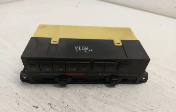 Mazda 323 Climate control unit B01A
