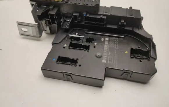 Mercedes-Benz GLK (X204) SAM control unit A2049001402