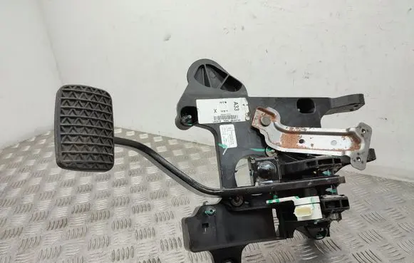 Buick Encore I Brake pedal 94533708