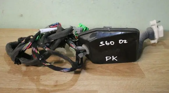 Volvo S60 Front door wiring loom 8690290