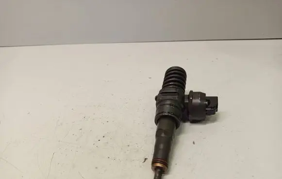 Volkswagen Golf IV Fuel injector 038130073AG
