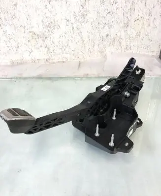 Opel Mokka B Brake pedal 9824311680