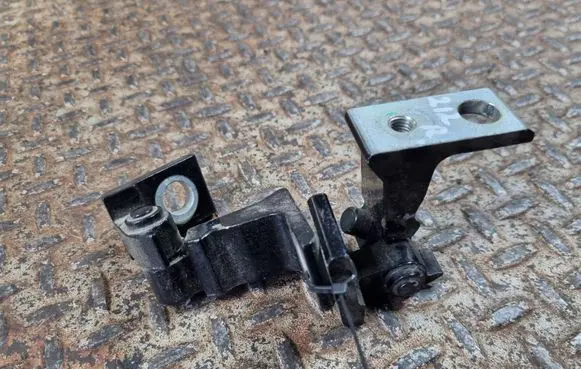 Volkswagen Golf VII Rear door hinge set 8K0831402P 8K0831402K