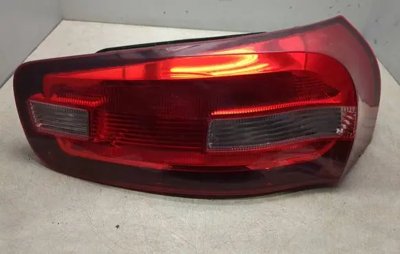 Tailgate rear/tail lights