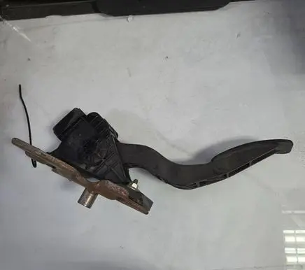 Mazda 6 Accelerator throttle pedal 1988003460 GR2R 08H231125B6
