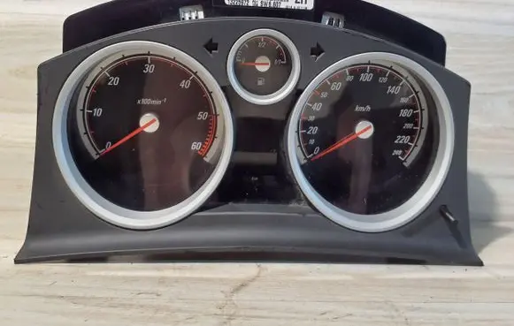 Opel Zafira B Speedometer (instrument cluster) 13225972 SW6607
