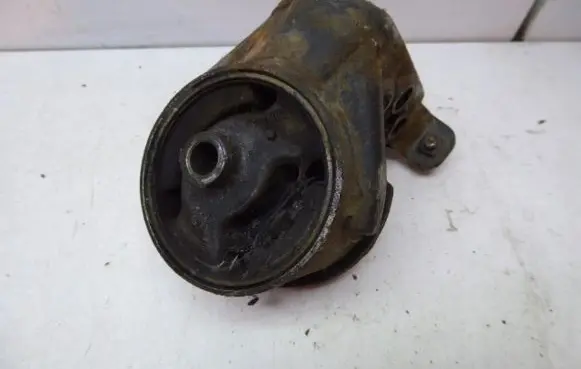 Hyundai Accent Engine mount vacuum valve 21830-25010