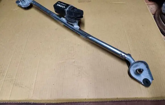 Front wiper linkage and motor