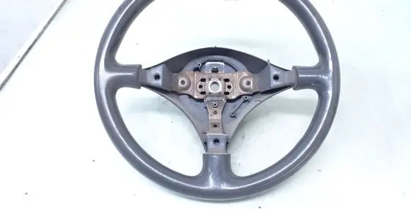 Toyota Starlet (P90) V Steering wheel 