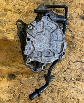 Skoda Octavia Mk2 (1Z) Vacuum pump 03L145100