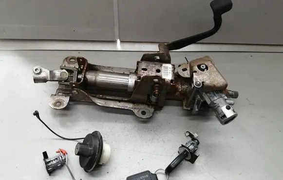 Chrysler PT Cruiser Ignition lock 05057297AG P05057429AE