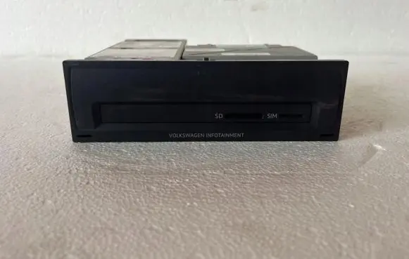 Volkswagen Touareg III Radio/CD/DVD/GPS head unit 760035088