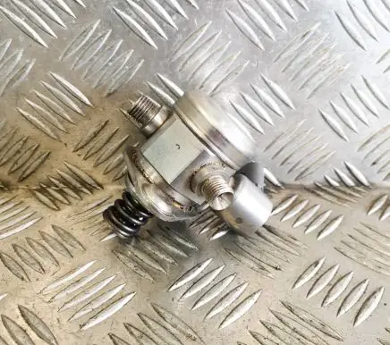BMW 5 F10 F11 Fuel injection high pressure pump 7595339 0261520144