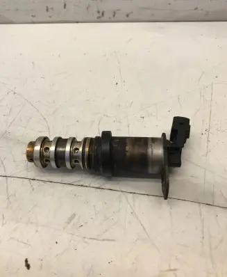 BMW 3 E90 E91 Camshaft vanos timing valve 13151270