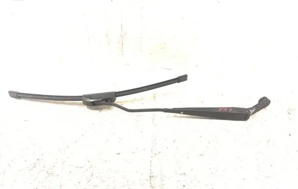 Suzuki XL7 I Front wiper blade arm
