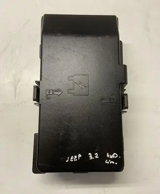 Jeep Cherokee Fuse module 68235119AB 68235119ABA