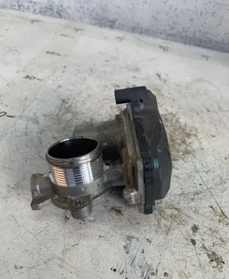 Audi A4 S4 B9 Throttle valve 04l131501