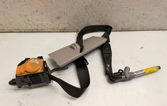 Opel Insignia A Front seatbelt 13303851 3063932AA 5056C572GH