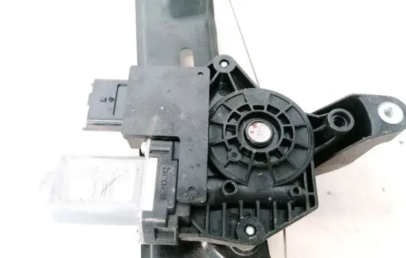 Nissan Qashqai Front door window regulator motor C21968100 C21968-100