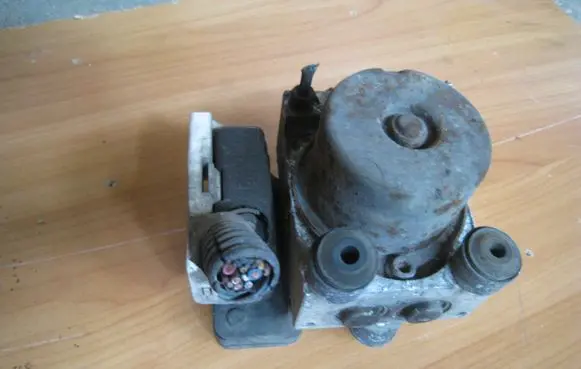 Mitsubishi Outlander ABS Pump 4670A006 MB44W1748241