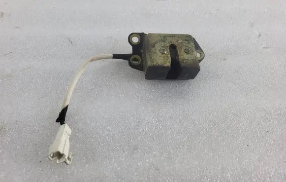 Toyota Avensis T220 Loading door lock 