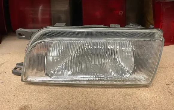 Nissan Sunny Headlight/headlamp 2151140