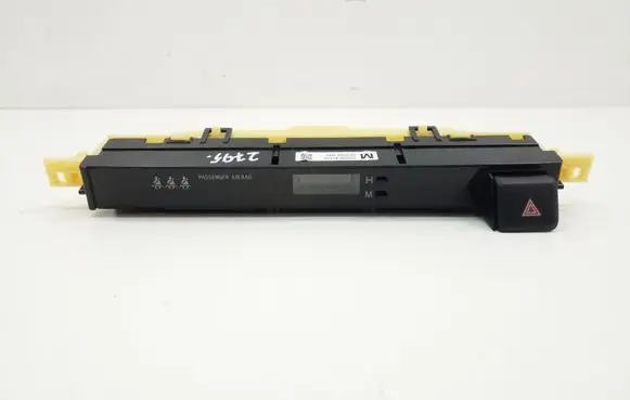 Toyota RAV 4 (XA40) Hazard light switch 8395042100