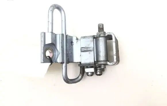 Volkswagen Touareg I Rear door lower hinge 7L0833411