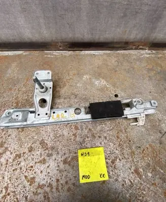 Renault Megane II Rear door manual window regulator 
