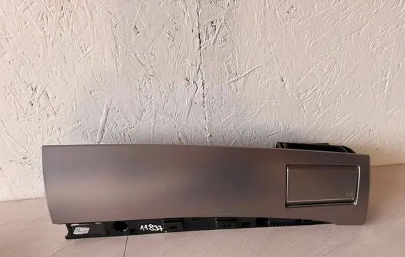 Jaguar XF X250 Dash center air vent grill 8X23043C26A