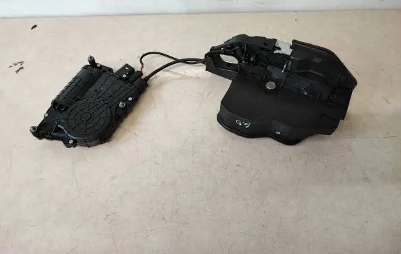 BMW 7 F01 F02 F03 F04 Rear door soft close latching motor 7185688 41543098