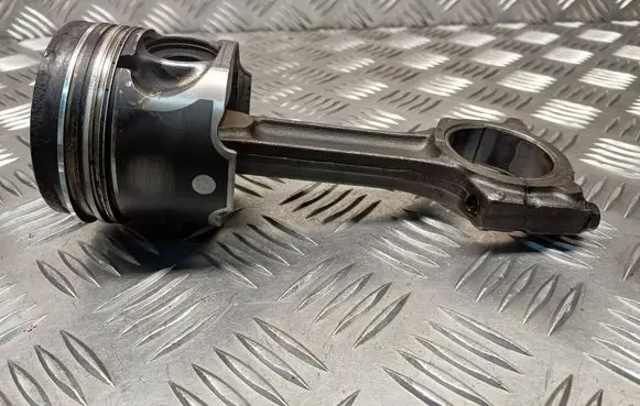 Renault Clio III Piston with connecting rod 5575Z