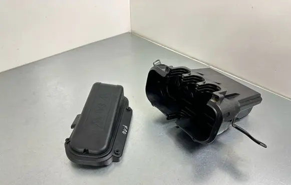 BMW 5 F10 F11 Fuse box cover 7555189 8508212