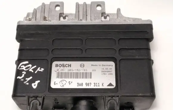 Volkswagen Golf III Engine control unit/module 8A0907311K 0261203182