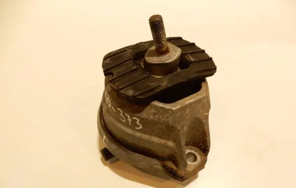 BMW 5 E60 E61 Engine mount bracket 22116761091 6761091 50373