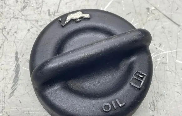Opel Insignia A Oil filler cap 55565948