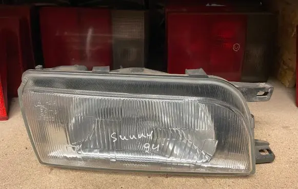 Nissan Sunny Headlight/headlamp 2151140 2151140R